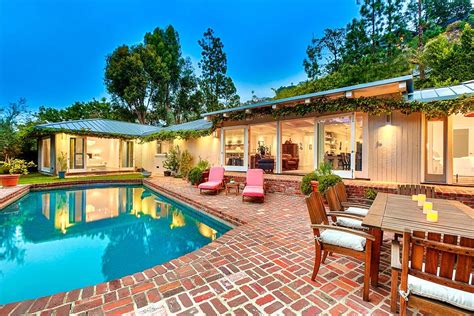 los angeles pool house for rent|condos with pool.